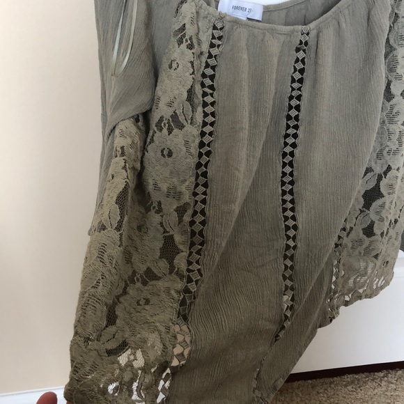 Crinkled Open-Shoulder Top - Picture 4 of 5